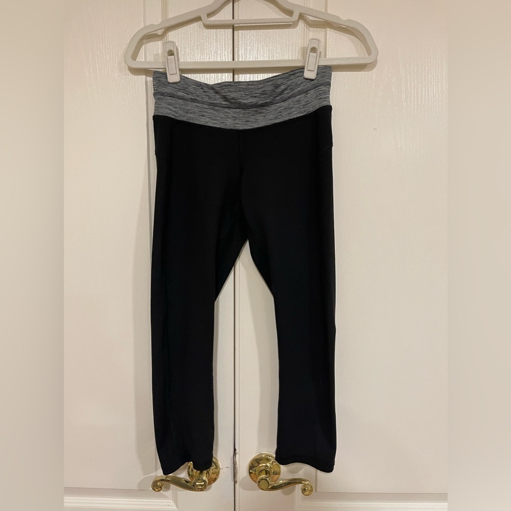 Champion black and grey heather duo dry capri leggings​​​​​​​​​​